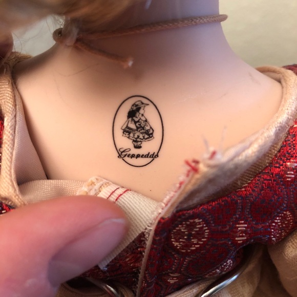 Rapunzel Geppeddo Porcelain Doll - Picture 2 of 3